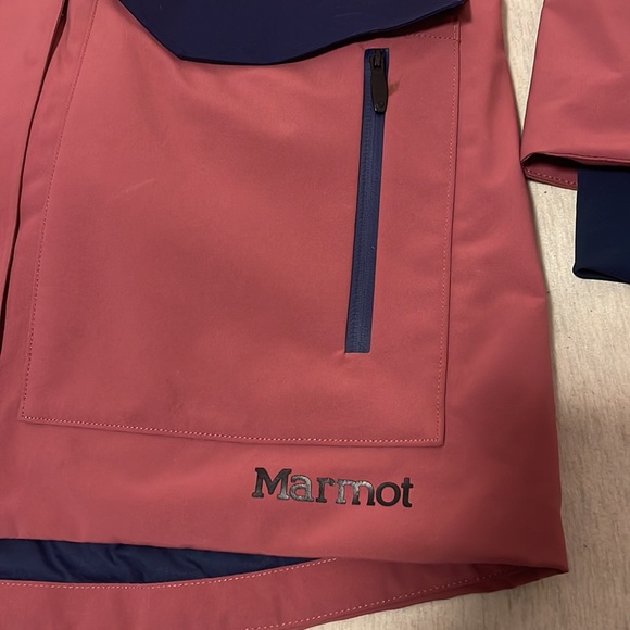 Medium Women’s Marmot Snow Coat - Picture 2 of 7